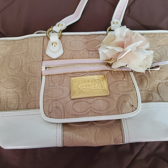 Coach Spring/Summer Tote - Picture 3 of 6